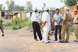 Mr Pritpal Singh Virk, SP, Patiala, interacts with Mr Kamaldeep Singh, a claimant of a piece of disputed land along the Zirakpur-Panchkula road