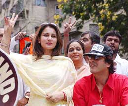 Film stars Poonam Dhillon and Chunkey Panday campaign for Kolkata Mayor and Trinmool candidate Subrata Mukherjee in North Kolkata 