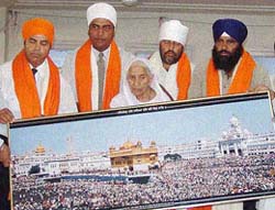 The four US-based Tut brothers, along with their mother, Ms Amrit Kaur, who were honoured by the SGPC at the Golden Temple in Amritsar on Wednesday.