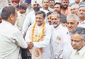 The BJP candidate for the Lok Sabha seat Satya Pal Jain campaigns at the grain market, Sector 26, Chandigarh, on Thursday.