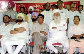 The Punjab Chief Minister, Capt. Amarinder Singh, and PPCC president H.S. Hanspal (fourth from left) at an election rally in Bathinda