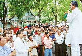 Mr Harmohan Dhawan, INLD candidate, addresses an election rally in Chandigarh on Saturday.