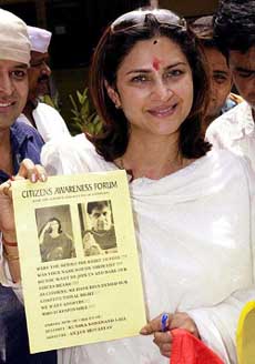 Actress Kunika Lal along with other members of the Citizens Awareness Forum presents a memorandum to the Maharashtra Home Minister for having denied hundreds of voters the right to vote in spite of possessing voter ID cards as their names did not figure on the voters list in Mumbai. 