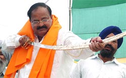 BJP chief M. Venkaiah Naidu at a BJP-SAD rally in Valla village