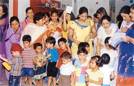 Kids of Childrens Valley School, Ludhiana, with their mothers during the Mothers Day celebrations in the school