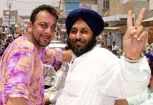 Bollywood star Sanjay Dutt campaigns for SAD-BJP candidate Sukhbir Singh Badal