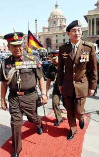 Army Chief General N. C.Vij with his Singapore counterpart Major General Desmond Kulk at South Block, New Delhi