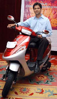 Ajinkya Firodia, GM Marketing, Kinetic Engineering, launches a new scooterette, Zing 80