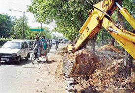 The widening of the busy Dakshin Marg, separating Sectors 21 and 34, starts