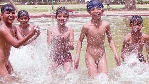 Children try to beat the heat at Boat Club during the hottest day in the Capital on Monday.