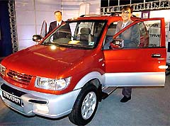 Executive Vice-President of Isuzu Motors Corp. Randy Schwarx and Chief Operating Officer General Motors India Rajeev Chaba open the doors of Chevrolet Tavera