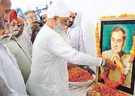 PPCC chief H. S. Hanspal pays homage to former Prime Minister Rajiv Gandhi