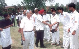 Delhi Education Minister Arvinder Singh, accompanied by Modern School principal Mrs Lata Vaidyanathan and organising secretary V K Baweja, meeting the players