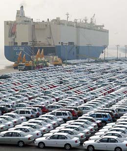 Hyundai Motor Co vehicles await shipment to foreign countries at a port in Ulsan, 410 km south of Seoul, in this file photo 