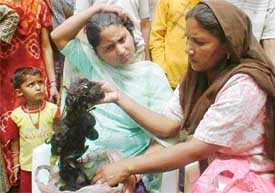 Pinki and her mother Guddi show the formers cropped hair at a press conference in Ludhiana 