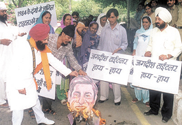 Activists of the Delhi Riots Victims Sikh Society protesting aginst Mr Jagdish Tytlers becoming a minister in the Congress government at Jantar Mantar in the Capital on Wednesday.