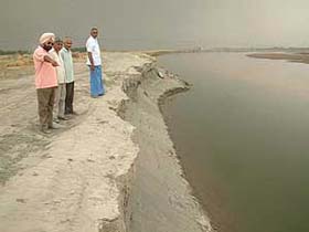 Fertile land eroded by the Ravi at Makaura Pattan in Gurdaspur district