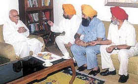 A delegation of the Shiromani Akali Dal, Delhi state, calling on senior BJP leader L. K. Advani, demanding action against Mukhtar Abbas Naqvi