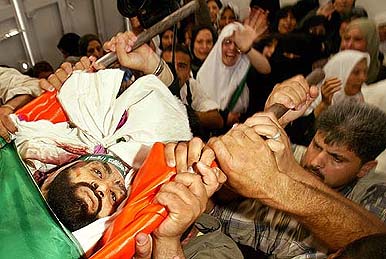 Mourners carry the body of Waeal Nassar, a senior leader of Hamas's Izz al-Deen al-Qassam military wing, during his funeral in Gaza on Sunday