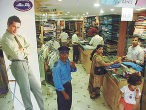 The PHDCCI wants shops and shopping malls to remain open on all seven days up to 10 pm in the Capital.