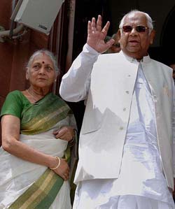 Senior CPM leader Somnath Chatterje waves to the media as he arrives at Parliament House with his wife, Renu, in New Delhi on Friday. 