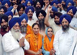 The acting President of the SGPC, Mr Arvinderpal Singh Pakhoke, sees off a Sikh jatha going to Pakistan to observe the martyrdom day of Guru Arjan Dev, in Amritsar on Tuesday.