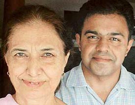 Neena and Manpal Tiwana will feature together in a play which will be staged at Tagore Theatre in Chandigarh on Friday.
