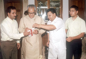 Vice-President Bhairon Singh Shekhawat releasing a book on Indo-Pak relations