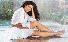 Kajol in Dilwale Dulhaniyan Le Jayenge: Dancing with raindrops
