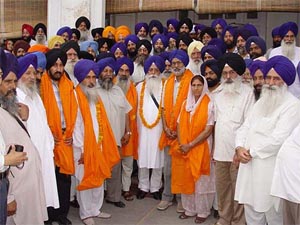 A jatha of Sikh pilgrims which left for Pakistan on the occasion of the death anniversary of Maharaja Ranjit Singh on Monday. 