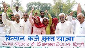 A group of farmers begins 'padyatra' from Jallianwala Bagh
