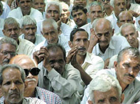 Retired employees of DTC demand pension at Jantar Mantar in the Capital