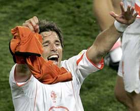Dutch striker Ruud van Nistelrooy celebrates his teams victory over Sweden 