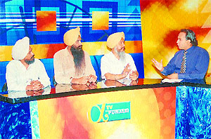 Ritesh Lakhi (extreme right) on the sets of Khabarsaar