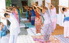 NSS volunteers of GNN College attend a yoga class at Doraha