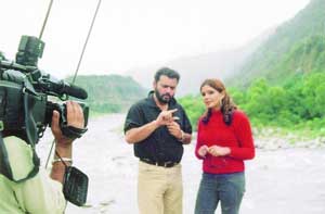 Mukesh Gautam directing Satinder Satti