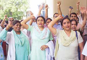 Para Medical staff of Government Rajindra Hospital protest on the hospital premises in Patiala on Saturday