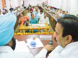 Mr Nahar Singh Gill, Mayor, and Mr S.K.Sharma, Municipal Commisioner, make a point at the general House meeting of the Municipal Corporation in Ludhiana