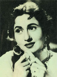 Madhubalas father thwarted her affair with Dilip Kumar