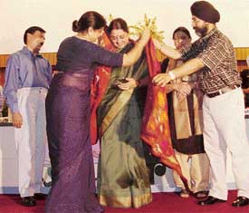 Ms Poornima Advani, Chairperson, National Commission for Women, being honoured with a Phulkari at Ramgarhia Girls College
