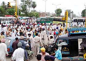 Mini bus operators block traffic in Moga
