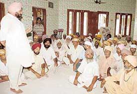Residents of Singhpura, Ramgarh Bhudda and Nagla villages, proposed to be acquired by PUDA to form an urban estate near Zirakpur township