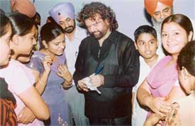 Hans Raj Hans signs autographs for fans