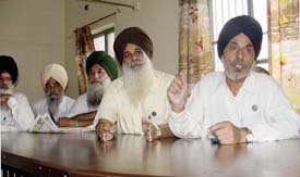 BKU president Ajmer Singh Lakhowal and secretary-general Manjit Singh Kadian address a press conference