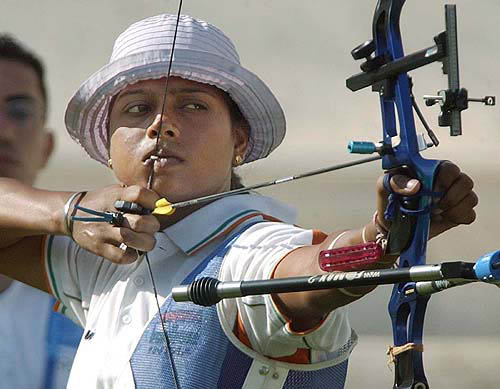 Reena Kumari of India takes aim during the first round of the women's archery individual eliminations of the 2004 Olympic Games at the Panathinaiko Stadium in Athens on August 15.  AP/PIT photo