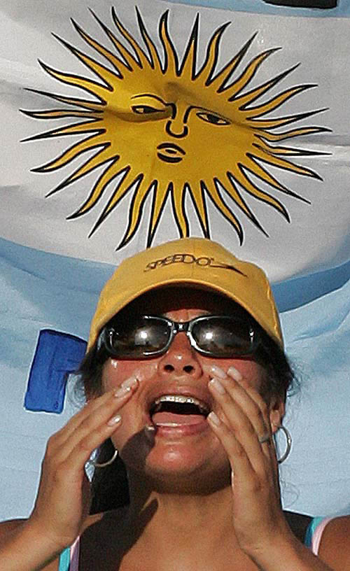 An Argentina fan cheers on her team during the preliminary rounds at the beach volleyball competition at Athens 2004 Olympic Games, August 14, 2004. REUTERS/Max Rossi