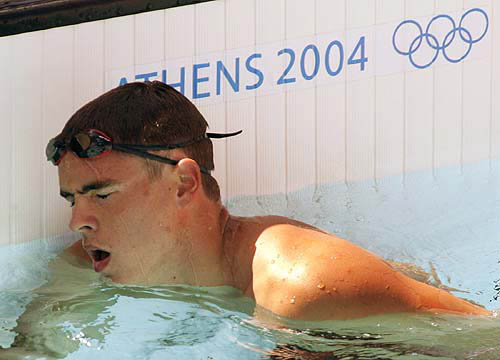 Canada's Andrew Hurd reacts following his 400 metre freestyle heat at the 2004 Olympic Games in Athens, August 14, 2004. Hurd failed to qualify for the final. REUTERS/Shaun Best