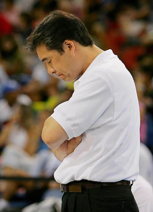 Japan's women's basketball team coach Tomohide Utsumi reacts during his team's play against Brazil in the first half of their first-round basketball game in the Athens 2004 Olympic Games August 14, 2004. REUTERS/Adrees Latif
