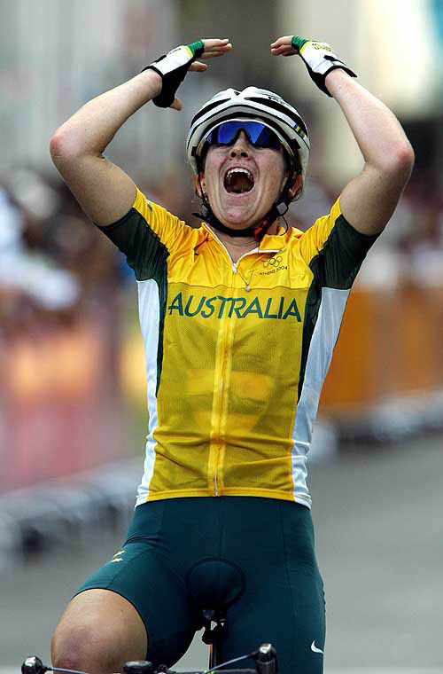 Australia's Sara Carrigan reacts after crossing the finish to win gold in the women's Olympic cycling road race in Athens August 15, 2004. Germany's Judith Arndt won silver and Russia's Olga Slyusareva bronze. REUTERS/Eric Gaillard