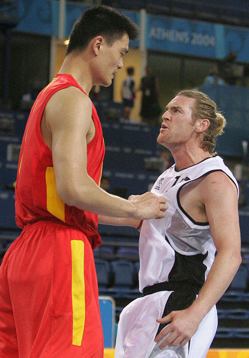 China's Yao Ming (L) pushes New Zealand's Boucher Dillon during their men's basketball game in the Athens 2004 Olympic Games August 17, 2004. China won 69-62.  Reuters photo